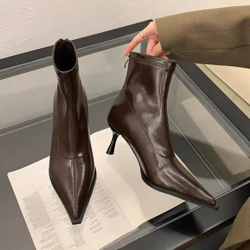 Street Fashion Rome 2025 - 2025 가을 신상 스트리트 스타일 뾰족코