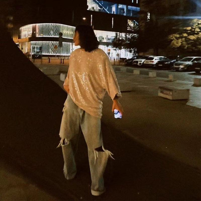 파리 패션 위크 2025 블로거 숄더 패드 로터스 핑크 - Street Fashion Paris 2025 리뷰 및 가격